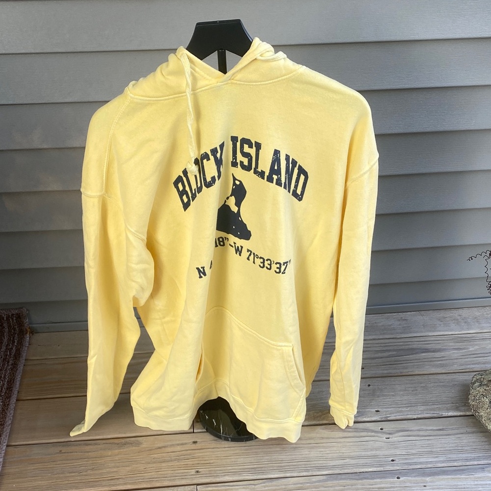 Vineyard Crew XL Block Island Yellow Hoodie